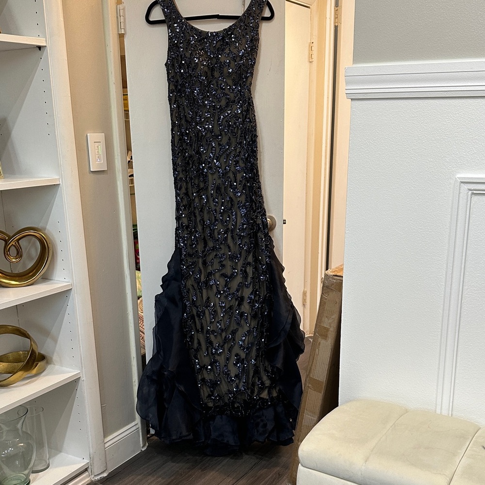 Elegant Navy Blue Evening Gown
